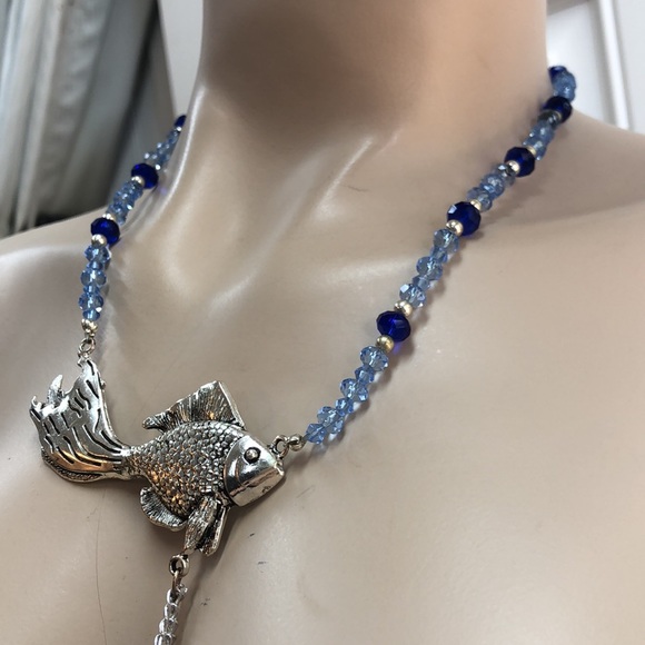 Beta Fish Necklace - Picture 10 of 16